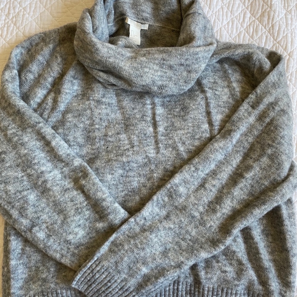 Turtle neck long sleeve sweater